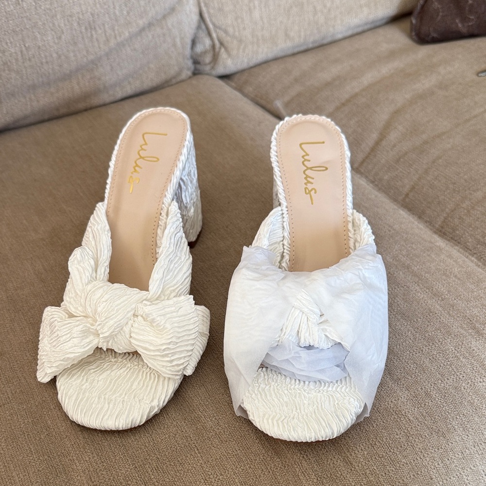 Lulu's White Bow Textured Mules